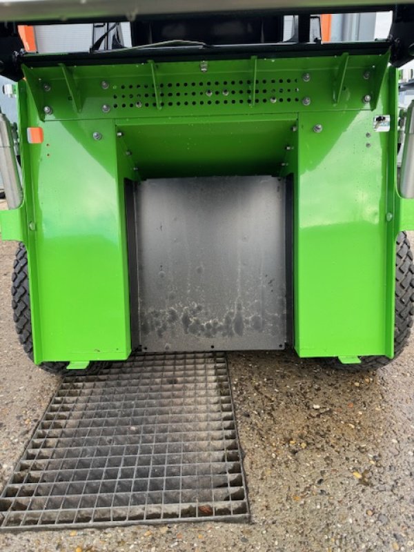 Rasentraktor des Typs Etesia Hydro 100, Neumaschine in Mainz-Kastel (Bild 6)