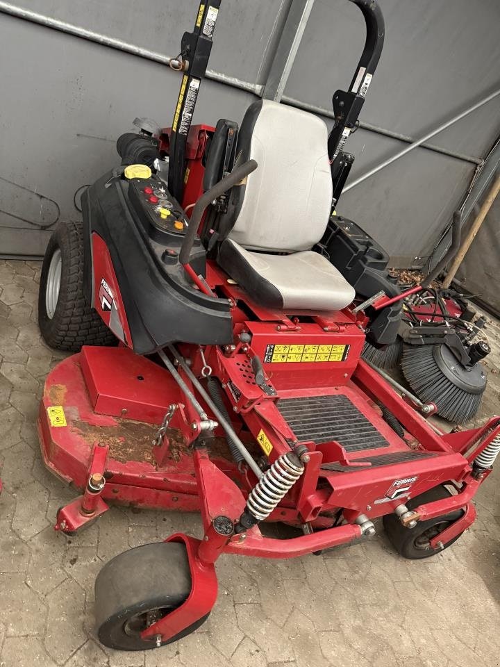 Rasentraktor typu Ferris ZT5100 IS 72", Gebrauchtmaschine v Hadsten (Obrázek 1)
