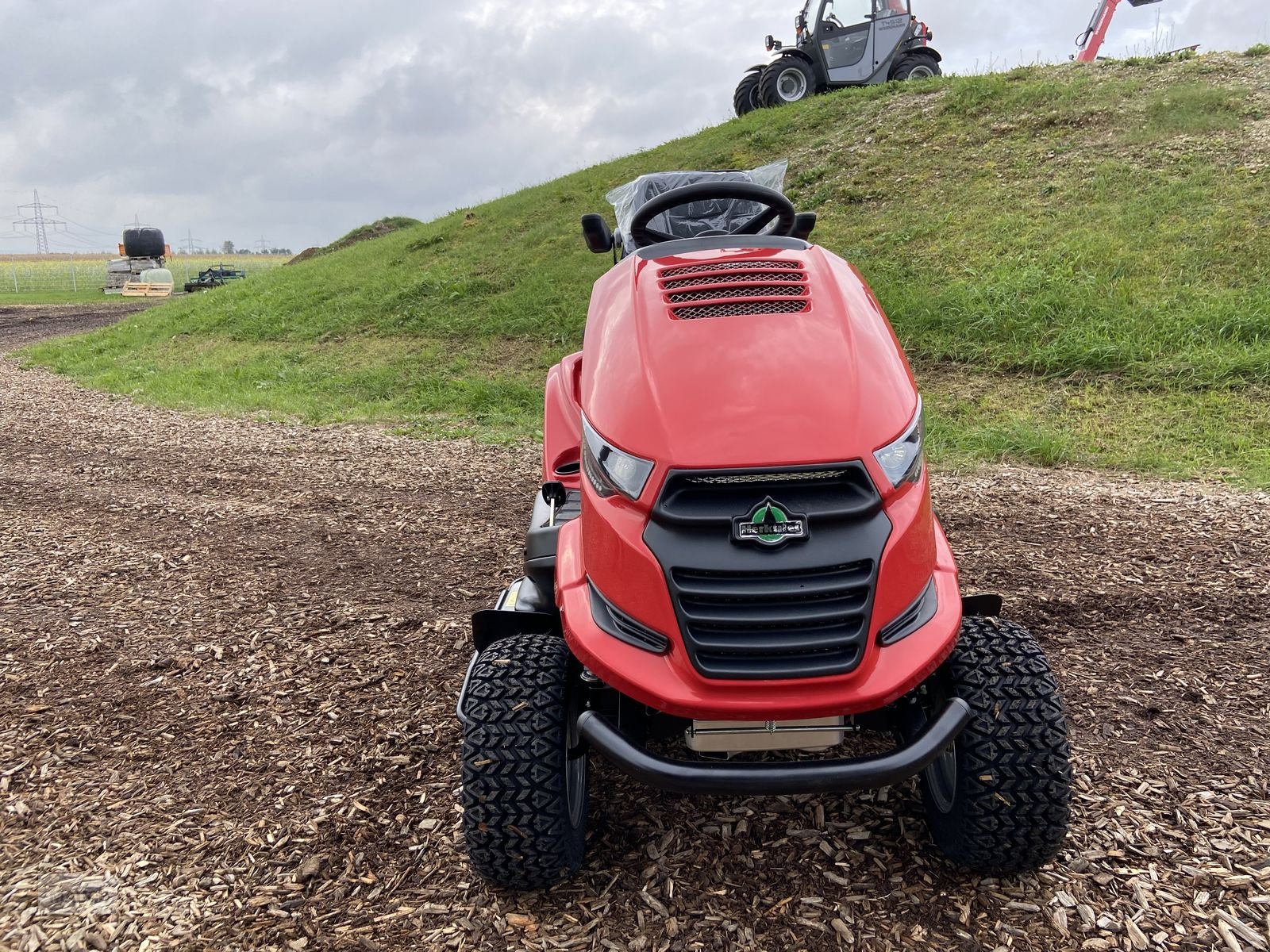Rasentraktor of the type Herkules Hochgrasmäher HT 110 -22DH NEU, Neumaschine in Burgkirchen (Picture 5)