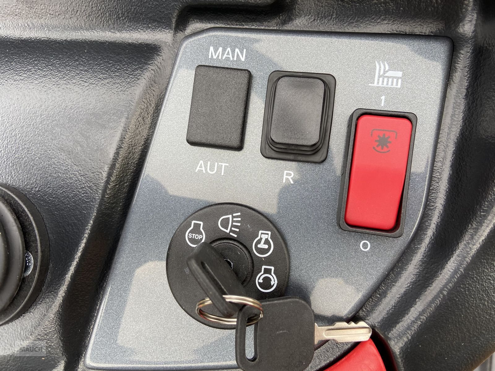 Rasentraktor of the type Herkules Hochgrasmäher HT 110 -22DH NEU, Neumaschine in Burgkirchen (Picture 3)