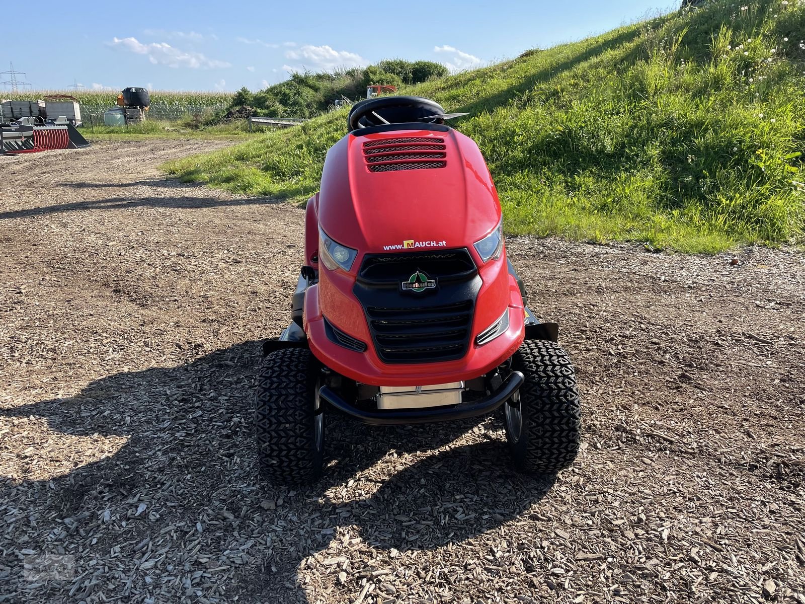 Rasentraktor of the type Herkules Hochgrasmäher HT 110 -22DH NEU, Neumaschine in Burgkirchen (Picture 19)