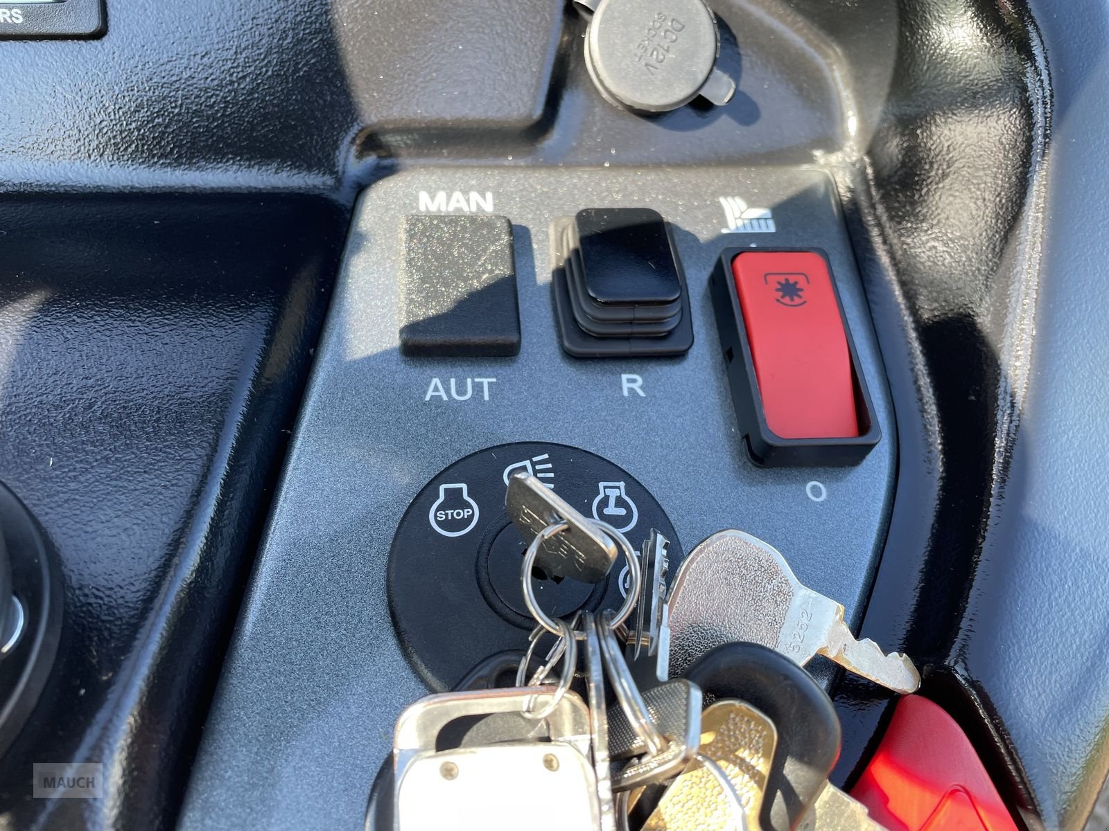 Rasentraktor of the type Herkules Hochgrasmäher HT 110 -22DH NEU, Neumaschine in Burgkirchen (Picture 10)