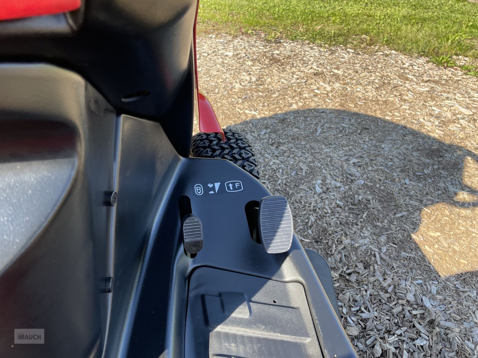 Rasentraktor of the type Herkules Hochgrasmäher HT 110 -22DH NEU, Neumaschine in Burgkirchen (Picture 11)