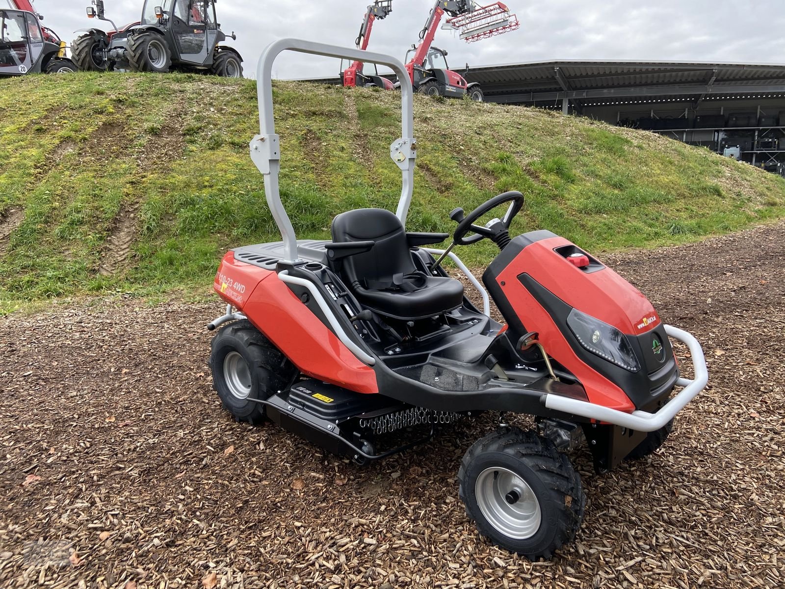 Rasentraktor a típus Herkules Hochgrasmäher HXT 110 - 26 Allrad NEU, Neumaschine ekkor: Burgkirchen (Kép 11)