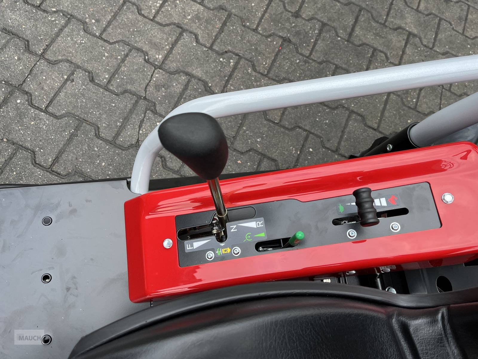 Rasentraktor a típus Herkules Hochgrasmäher HXT 923 2WD NEU, Neumaschine ekkor: Burgkirchen (Kép 12)