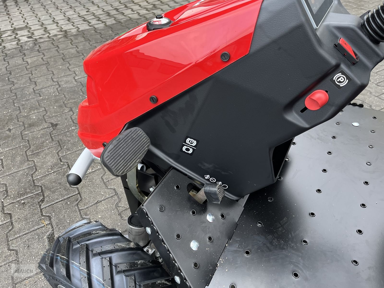 Rasentraktor a típus Herkules Hochgrasmäher HXT 923 2WD NEU, Neumaschine ekkor: Burgkirchen (Kép 13)