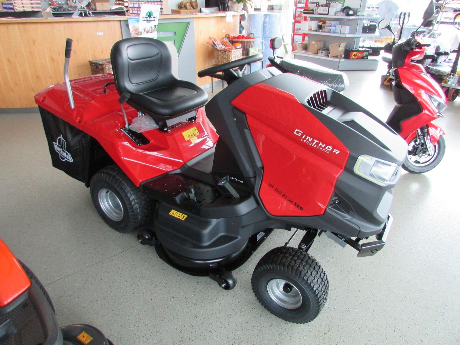 Rasentraktor tip Herkules HT 102-21 SH NEO, Gebrauchtmaschine in Saxen (Poză 3)