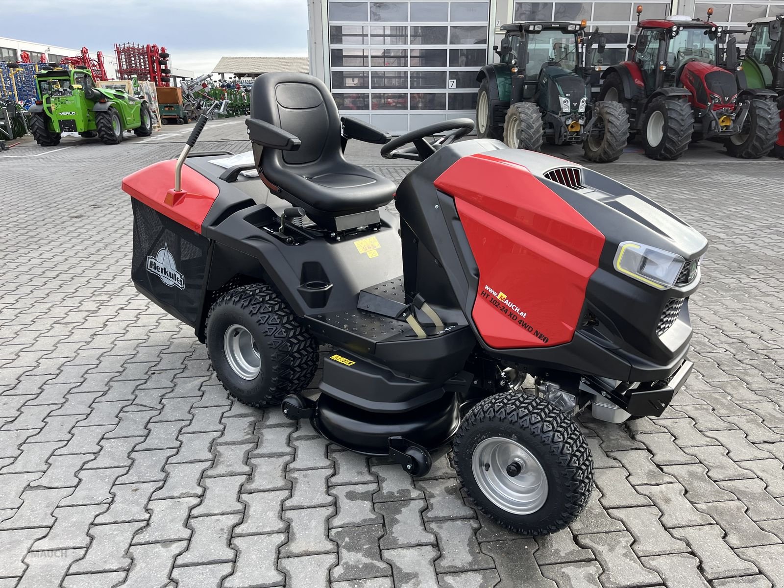 Rasentraktor des Typs Herkules HT102-24XD 4WD Allrad + Differentialspe, Neumaschine in Burgkirchen (Bild 8)