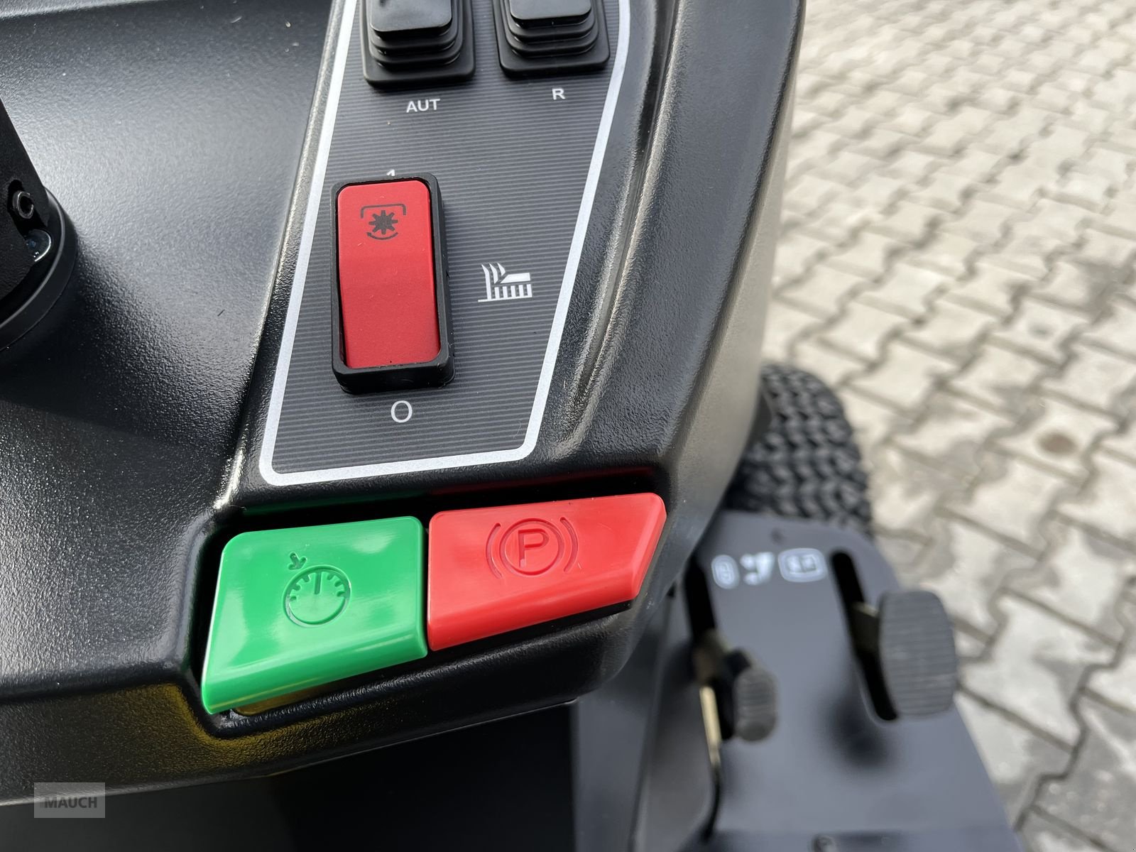 Rasentraktor des Typs Herkules HT102-24XD 4WD Allrad + Differentialspe, Neumaschine in Burgkirchen (Bild 21)