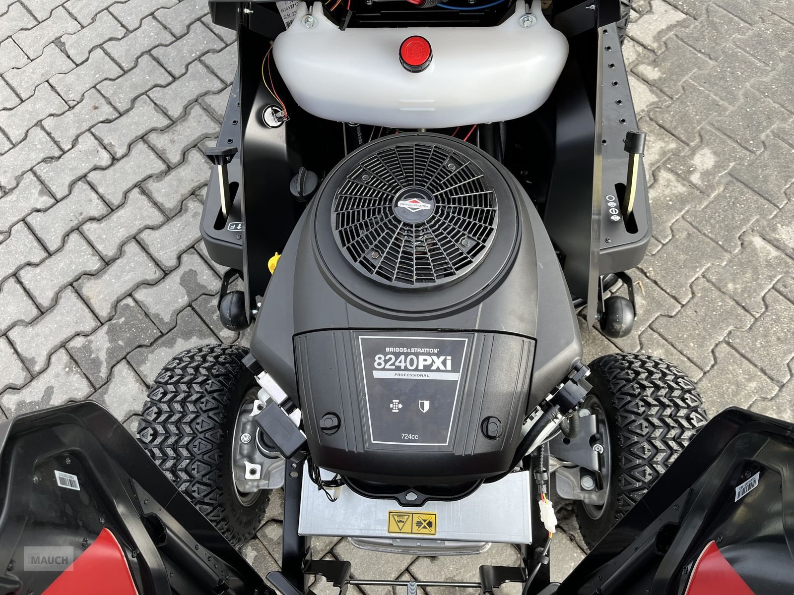 Rasentraktor des Typs Herkules HT102-24XD 4WD Allrad + Differentialspe, Neumaschine in Burgkirchen (Bild 16)