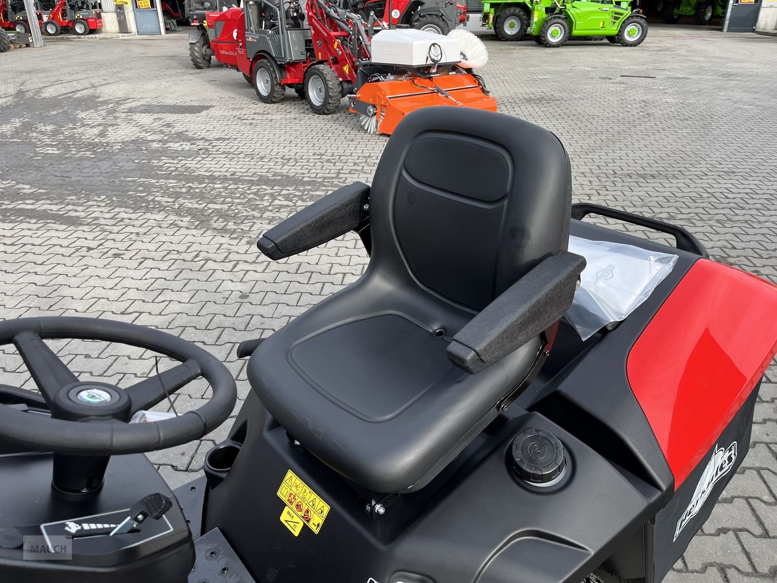 Rasentraktor des Typs Herkules HT102-24XD 4WD Allrad + Differentialspe, Neumaschine in Burgkirchen (Bild 22)