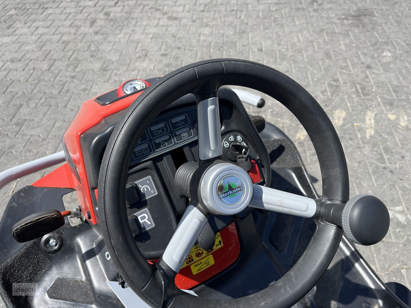 Rasentraktor от тип Herkules HXT 110 - 26 Allrad Hochgrasmäher 8h, Gebrauchtmaschine в Burgkirchen (Снимка 14)