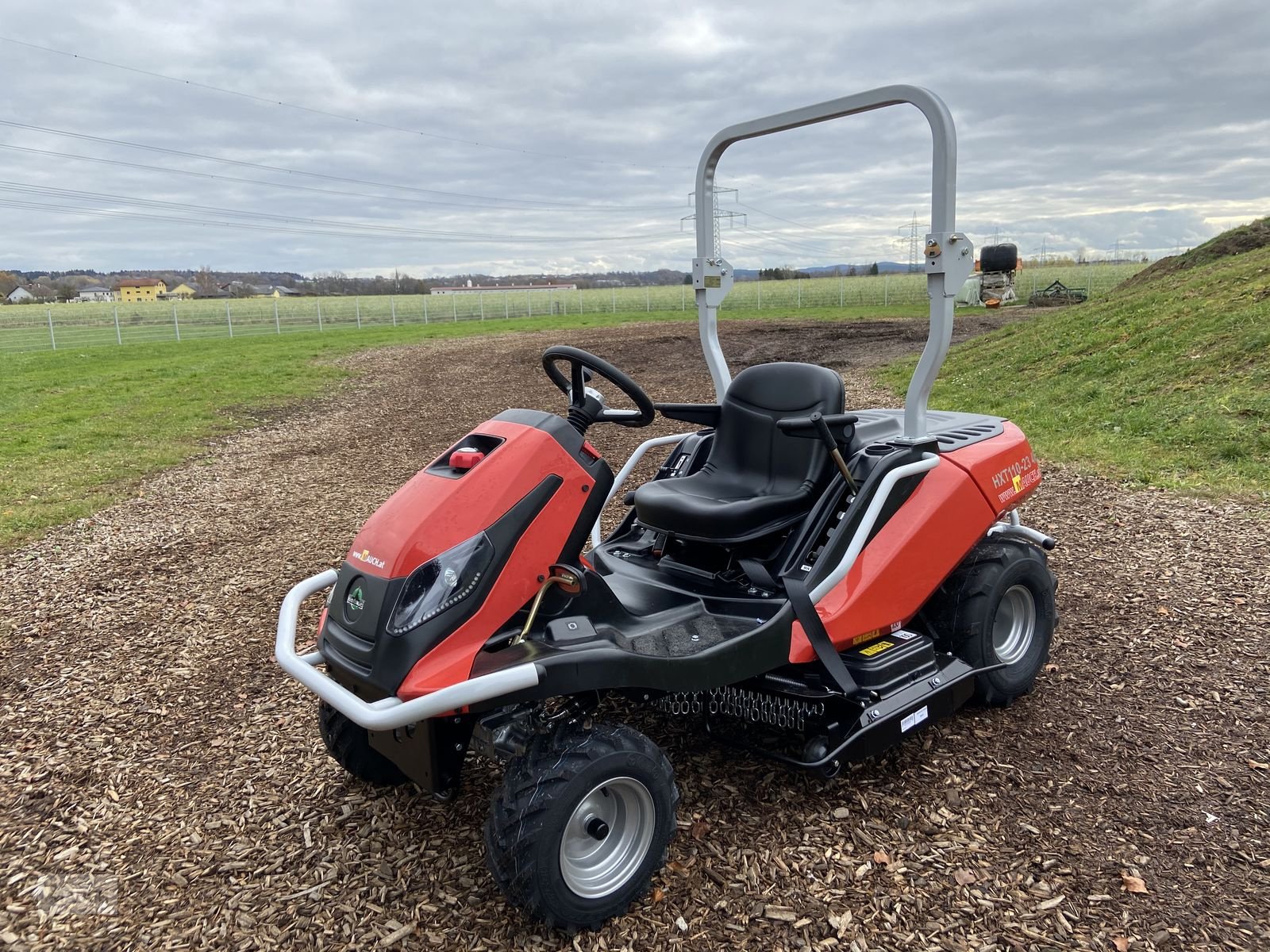 Rasentraktor des Typs Herkules HXT 110 - 26 Allrad Hochgrasmäher NEU, Neumaschine in Burgkirchen (Bild 14)