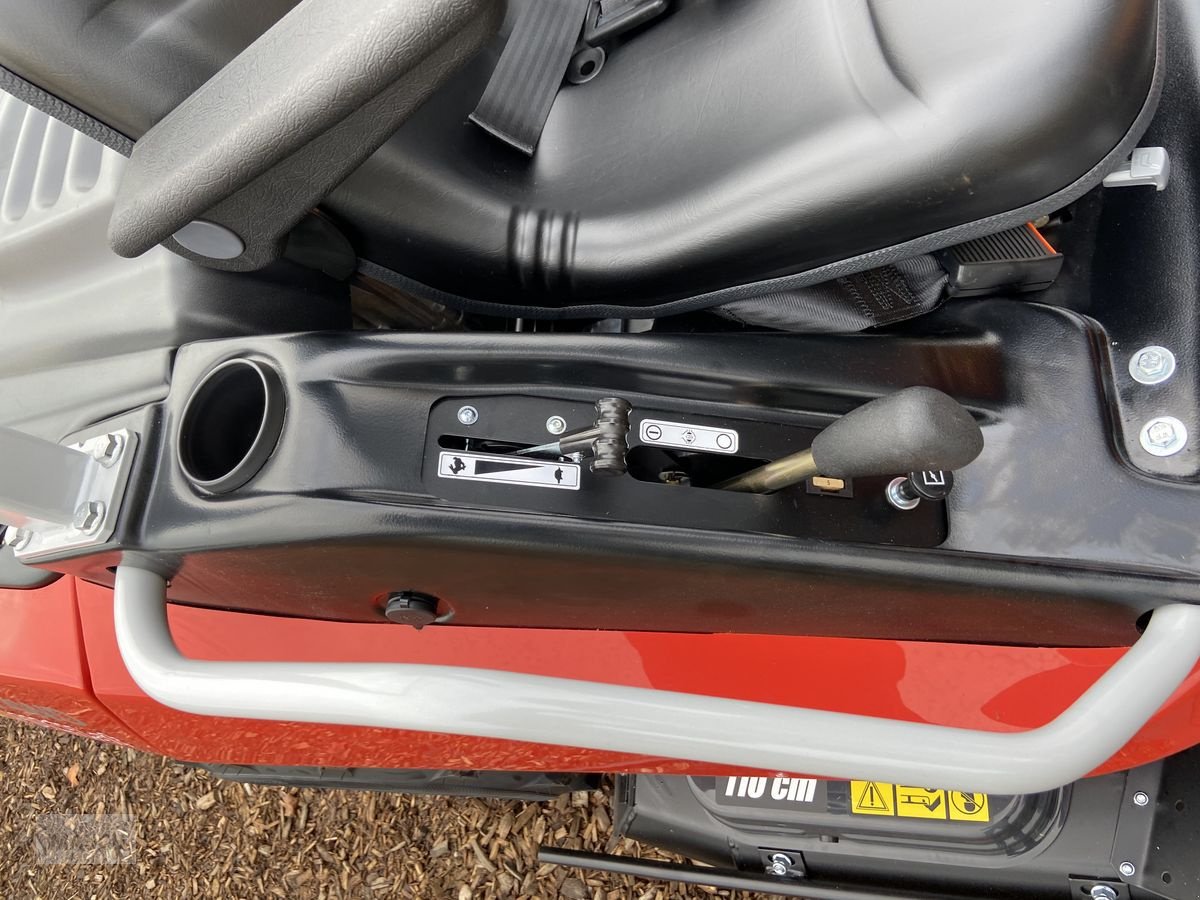 Rasentraktor typu Herkules HXT 110 - 26 Allrad mit Kawasakimotor NEU, Neumaschine v Burgkirchen (Obrázek 8)