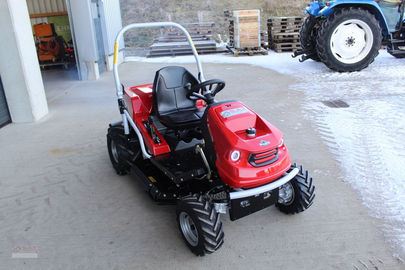 Rasentraktor des Typs Herkules HXT 923-4WD Allrad Hochgrasmäher, Neues Modell, Neumaschine in Eberschwang (Bild 2)