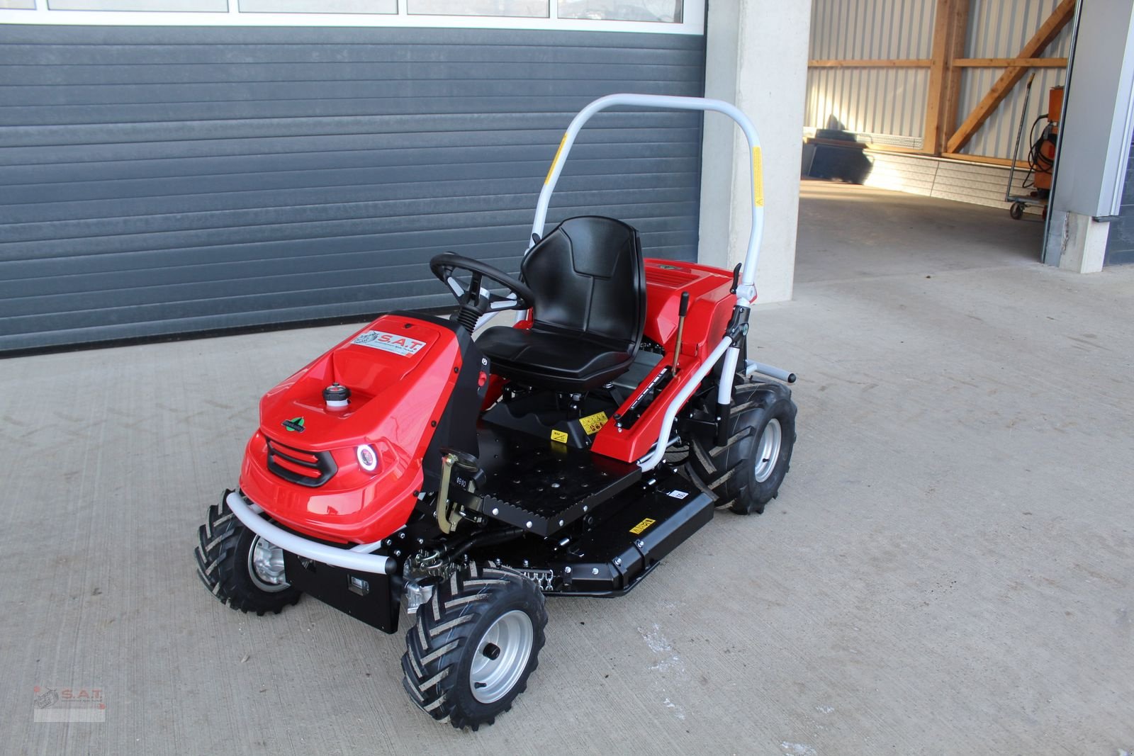 Rasentraktor des Typs Herkules HXT 923-4WD Allrad Hochgrasmäher, Neues Modell, Neumaschine in Eberschwang (Bild 1)