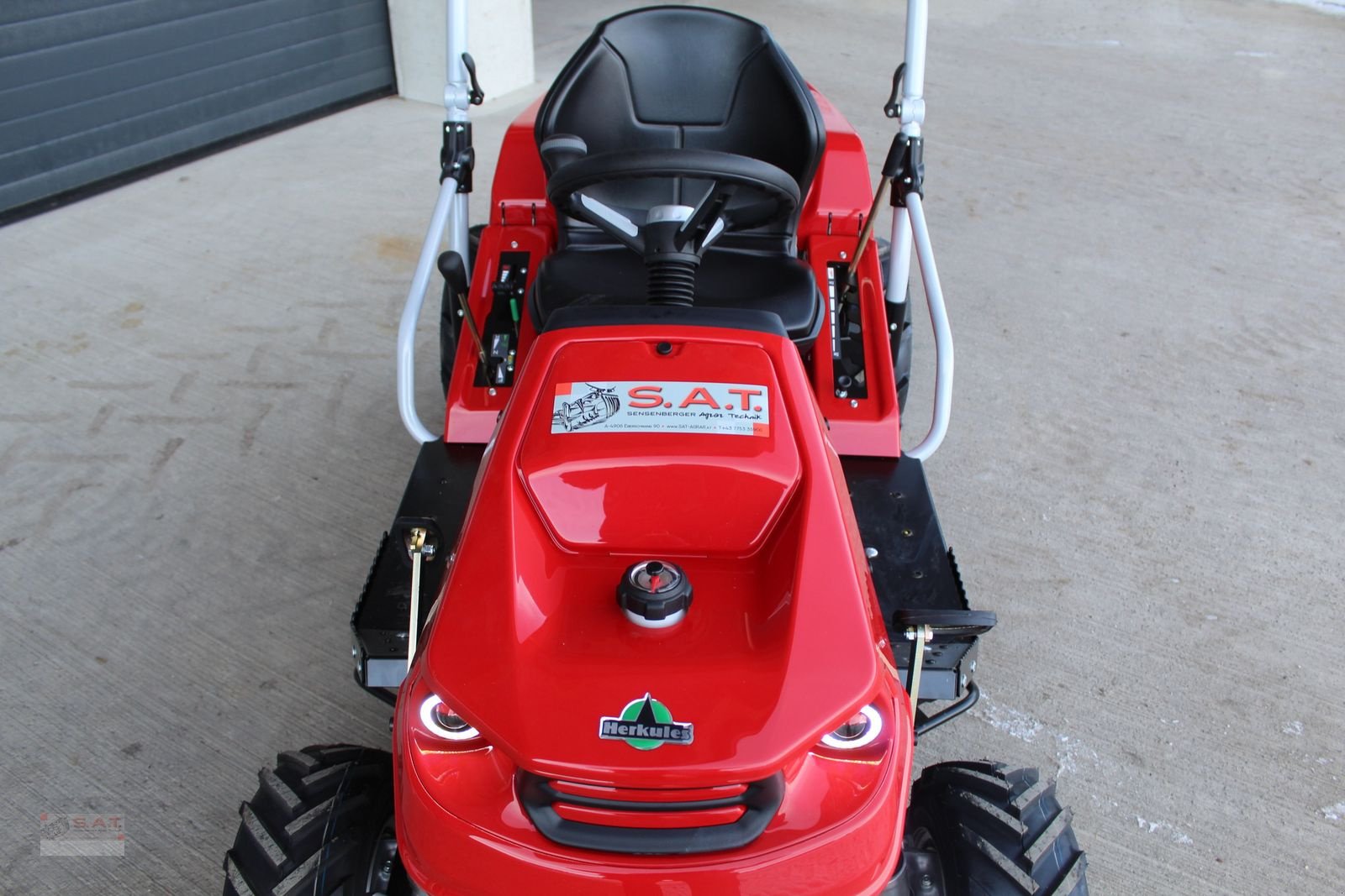 Rasentraktor des Typs Herkules HXT 923-4WD Allrad Hochgrasmäher, Neues Modell, Neumaschine in Eberschwang (Bild 15)