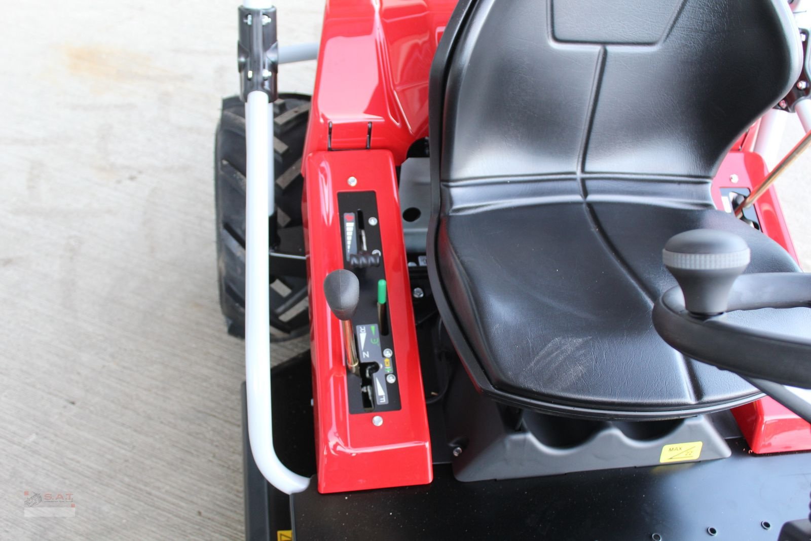 Rasentraktor des Typs Herkules HXT 923-4WD Allrad Hochgrasmäher, Neues Modell, Neumaschine in Eberschwang (Bild 18)