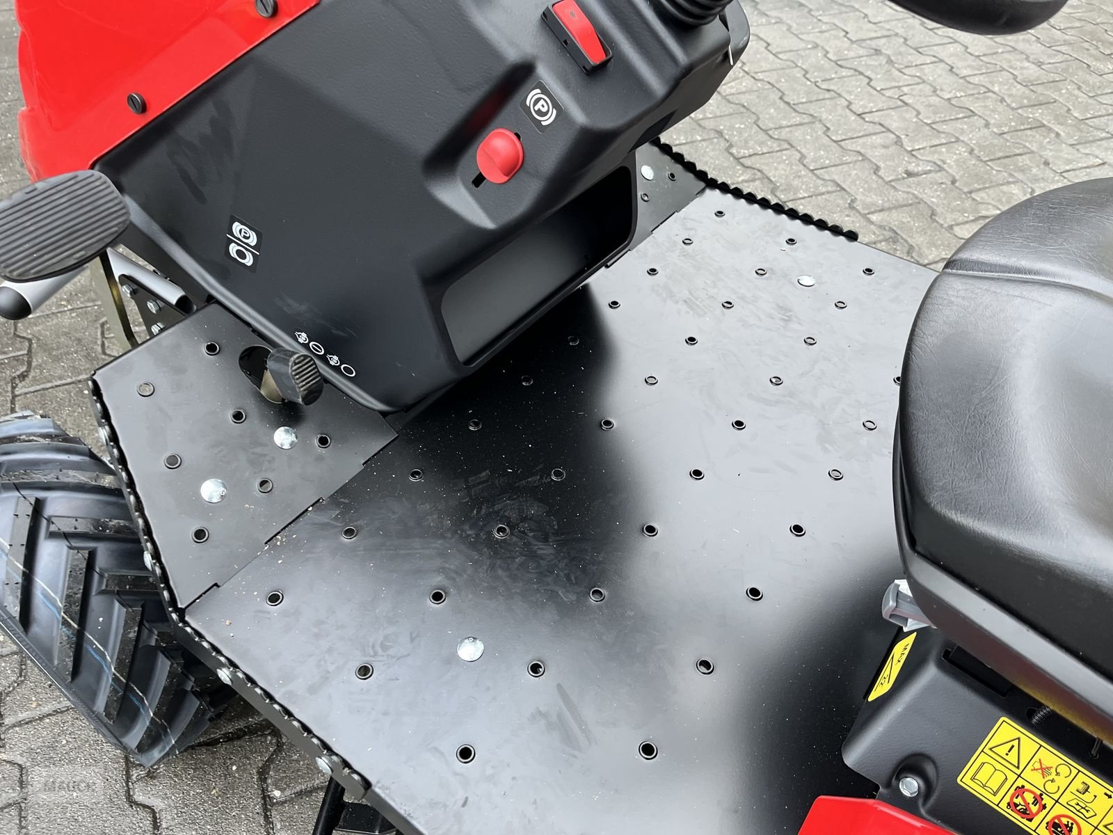 Rasentraktor tip Herkules HXT 923 Allrad Hochgrasmäher, Diff-Sperre, Neumaschine in Burgkirchen (Poză 9)