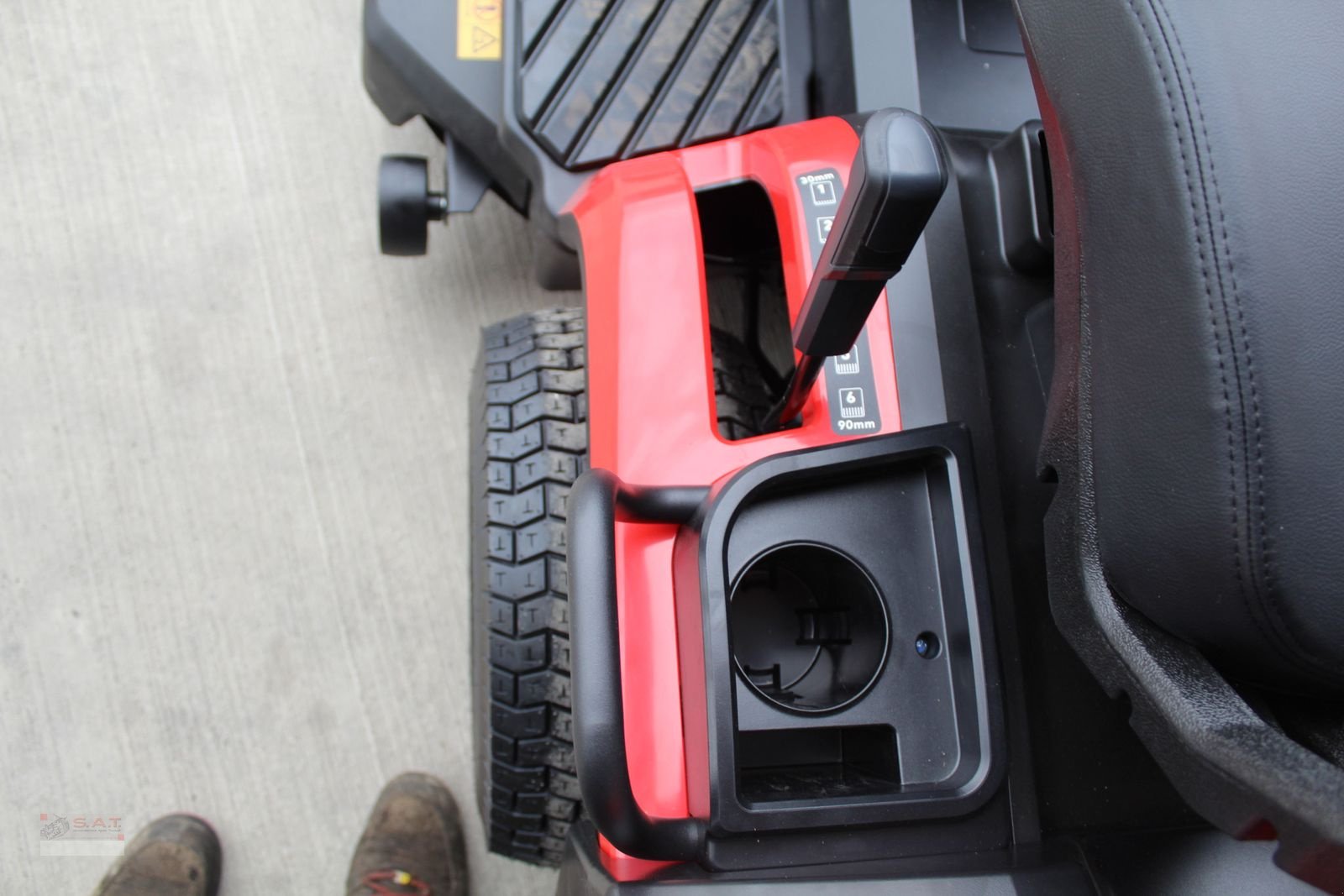 Rasentraktor des Typs Herkules Rasentraktor HT 102-H2 - 2 Zylinder Comfort, Neumaschine in Eberschwang (Bild 25)