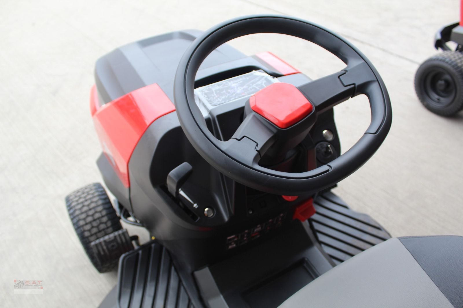 Rasentraktor des Typs Herkules Rasentraktor HT 102-H2 - 2 Zylinder Comfort, Neumaschine in Eberschwang (Bild 28)