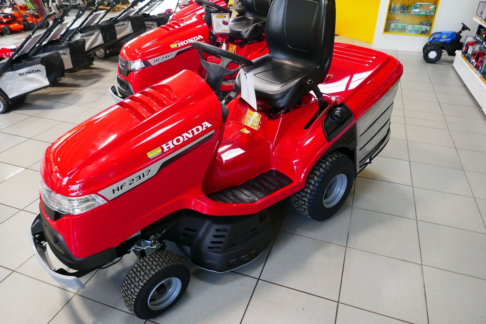 Rasentraktor des Typs Honda HF 2317 HM, Gebrauchtmaschine in Villach (Bild 1)