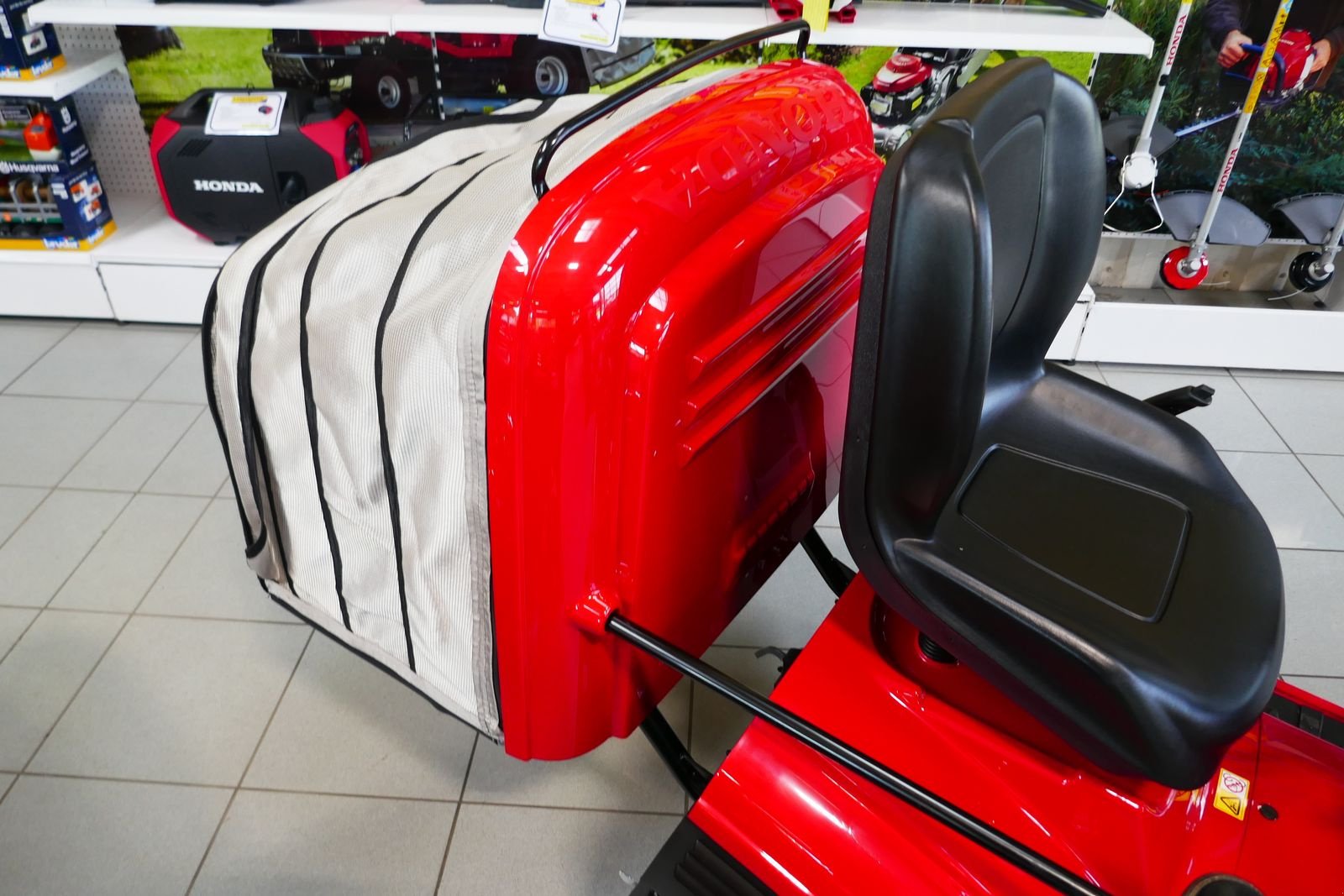 Rasentraktor des Typs Honda HF 2317 HM, Gebrauchtmaschine in Villach (Bild 8)