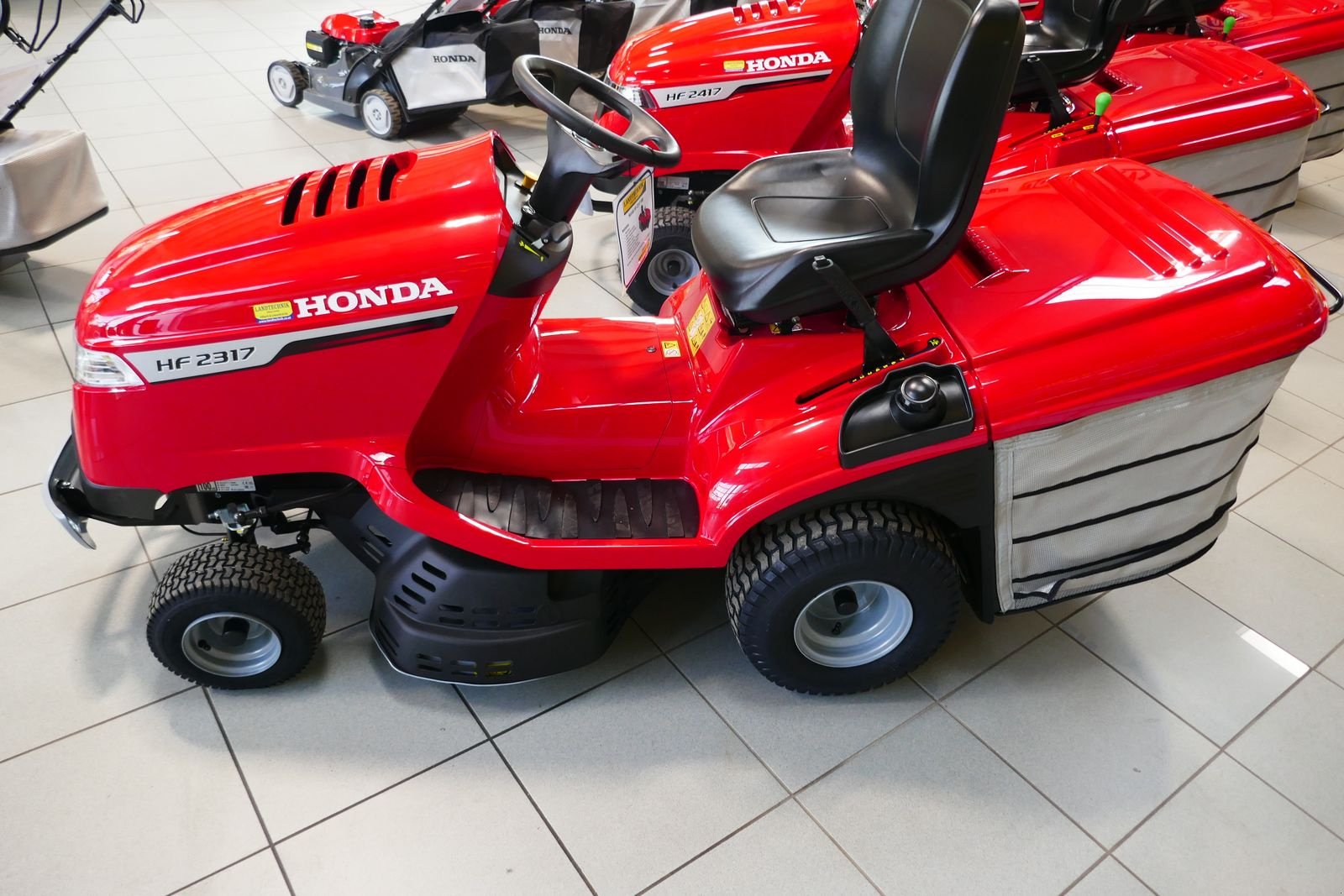 Rasentraktor des Typs Honda HF 2317 HM, Gebrauchtmaschine in Villach (Bild 2)