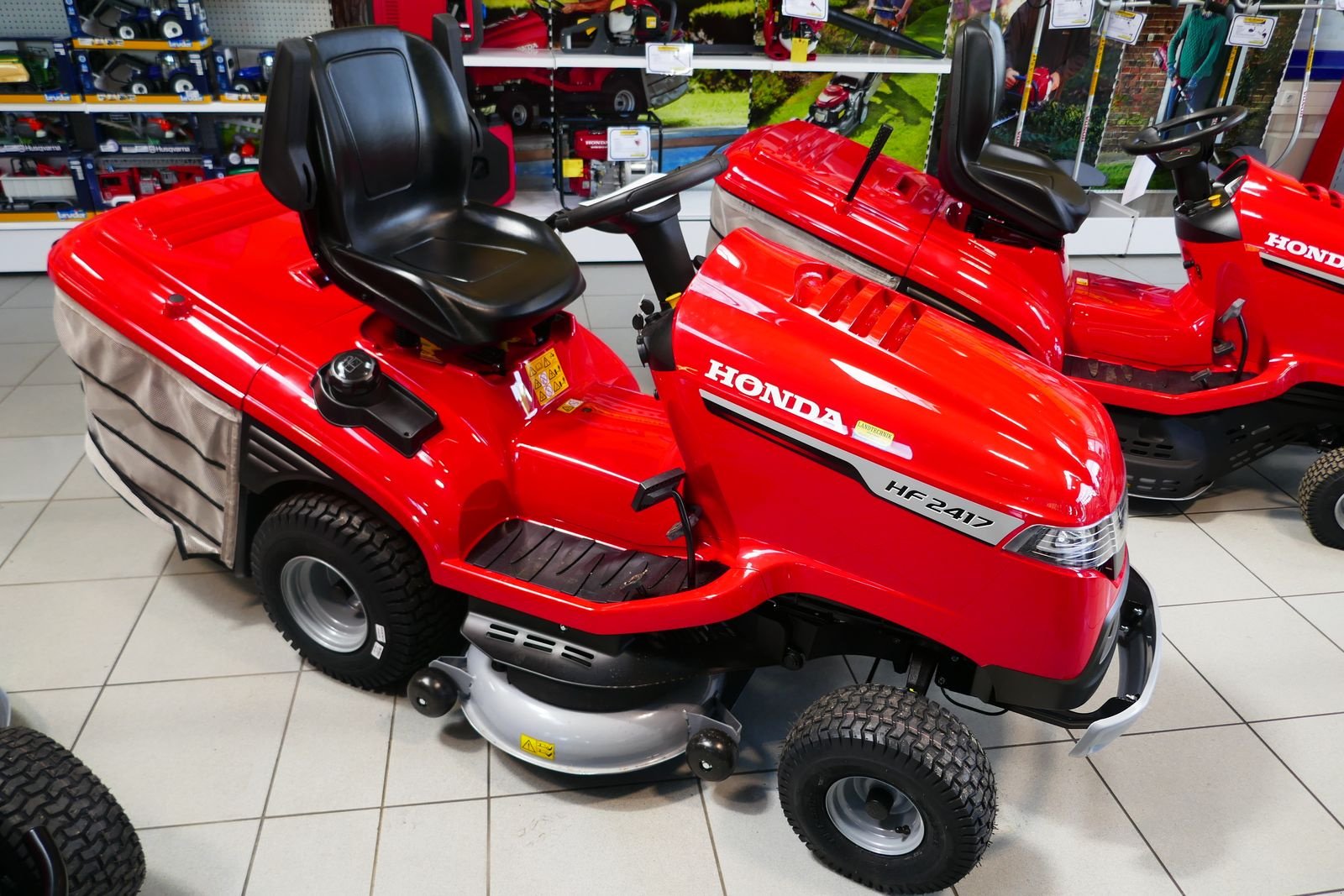Rasentraktor типа Honda HF 2417 HT, Gebrauchtmaschine в Villach (Фотография 2)