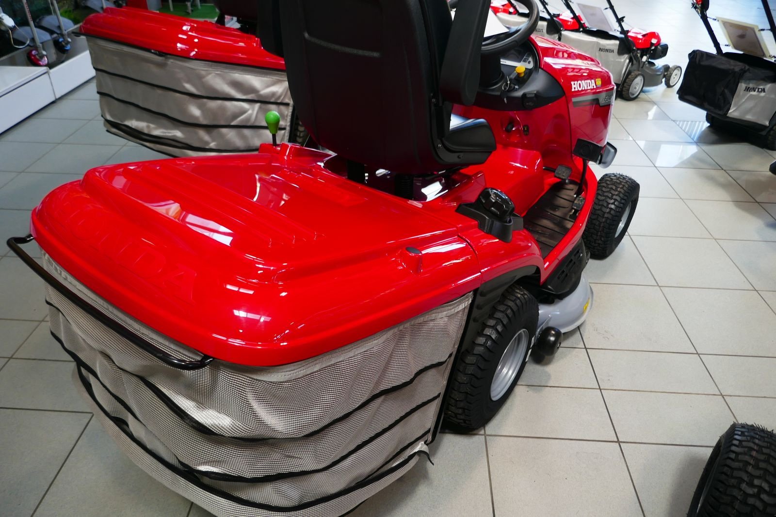 Rasentraktor типа Honda HF 2417 HT, Gebrauchtmaschine в Villach (Фотография 5)