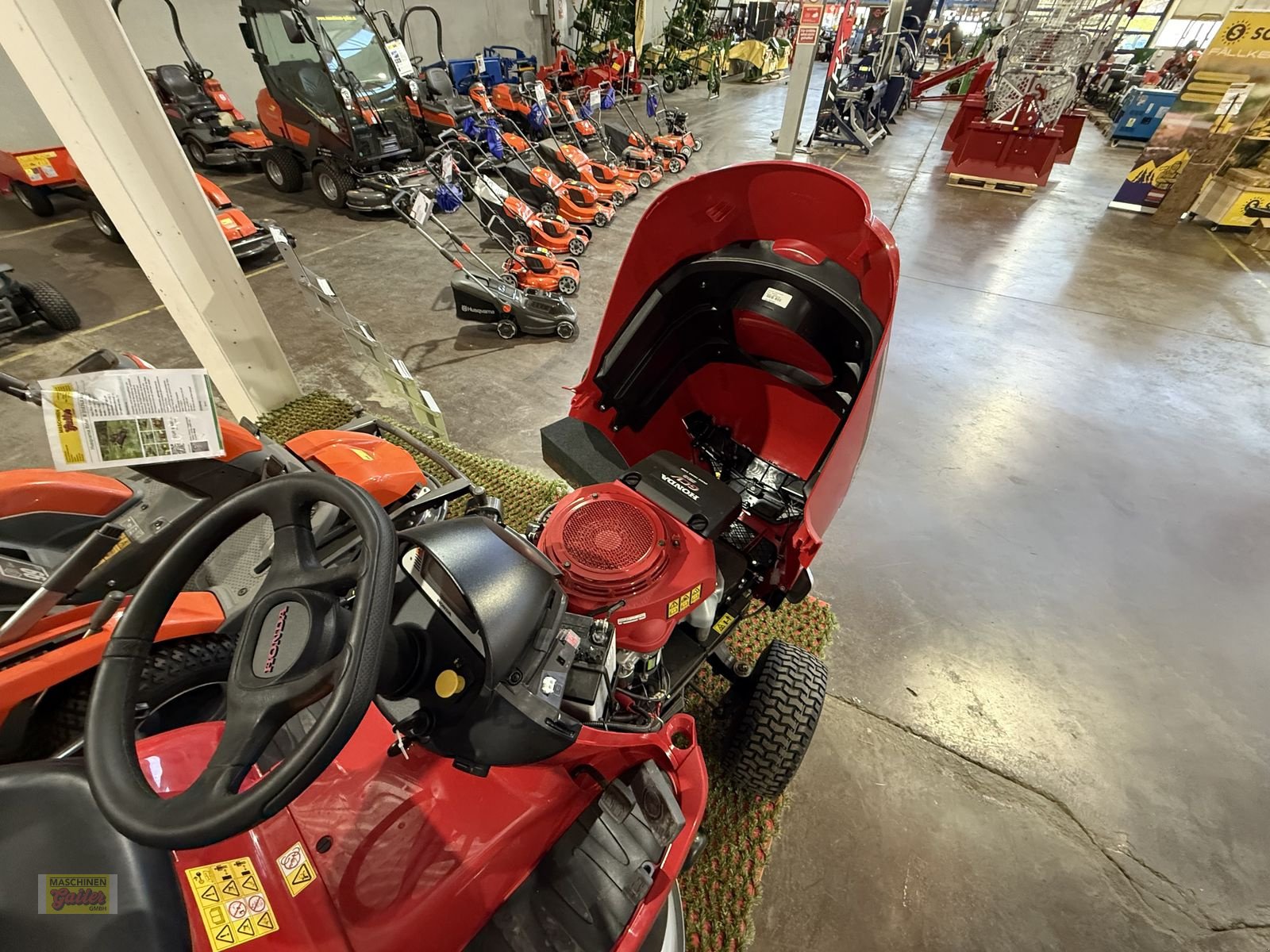 Rasentraktor des Typs Honda HF 2417 HTE Rasentraktor, Neumaschine in Kötschach (Bild 3)