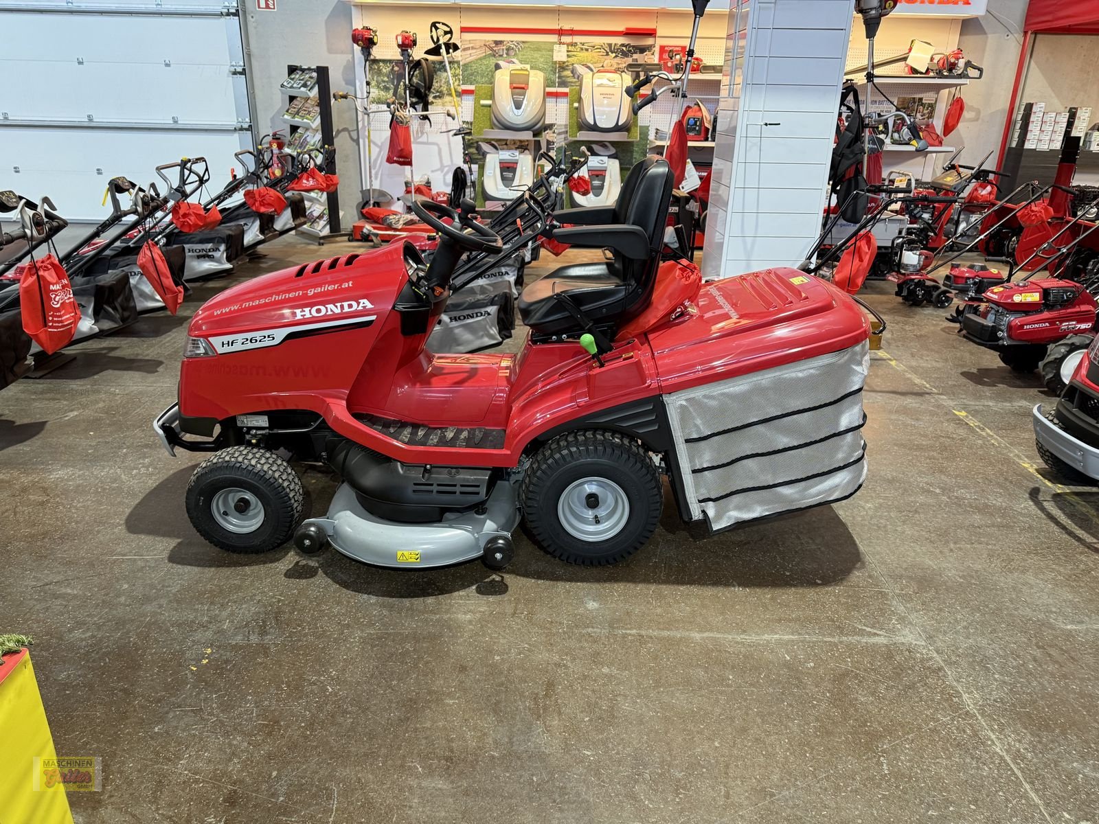 Rasentraktor des Typs Honda HF 2417 HTE Rasentraktor, Neumaschine in Kötschach (Bild 5)