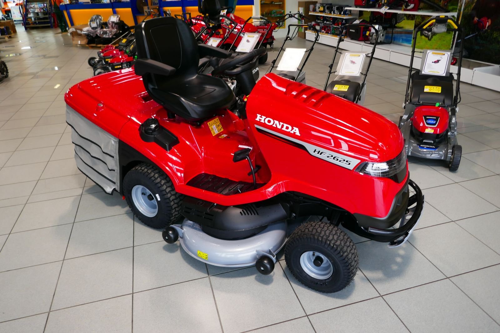 Rasentraktor des Typs Honda HF 2625 HTEH, Gebrauchtmaschine in Villach (Bild 1)