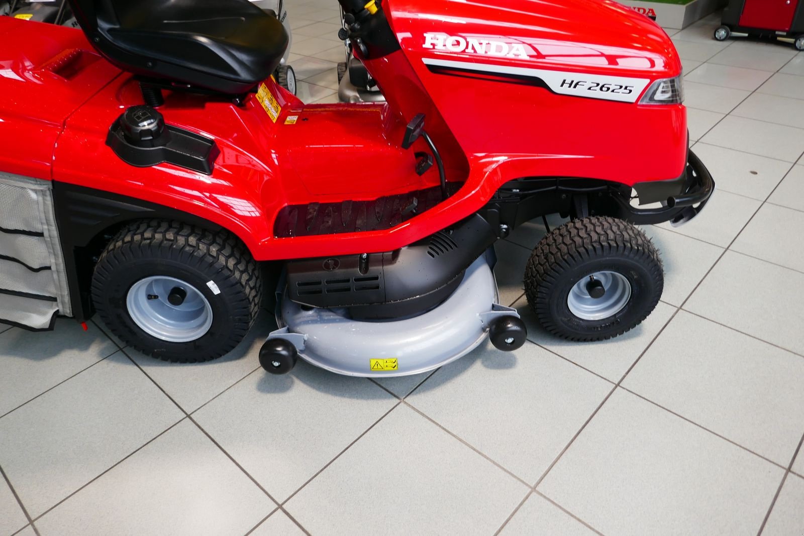 Rasentraktor des Typs Honda HF 2625 HTEH, Gebrauchtmaschine in Villach (Bild 4)