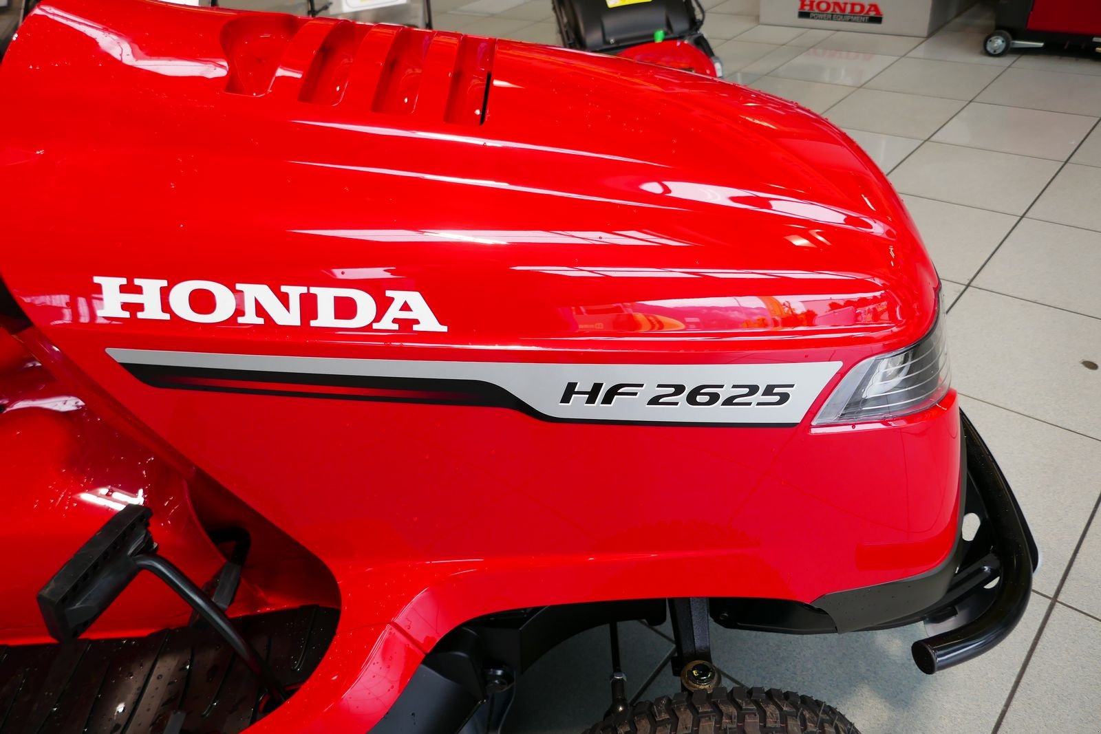 Rasentraktor des Typs Honda HF 2625 HTEH, Gebrauchtmaschine in Villach (Bild 2)