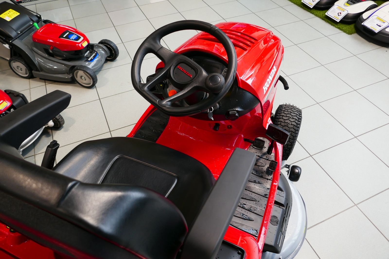 Rasentraktor des Typs Honda HF 2625 HTEH, Gebrauchtmaschine in Villach (Bild 3)