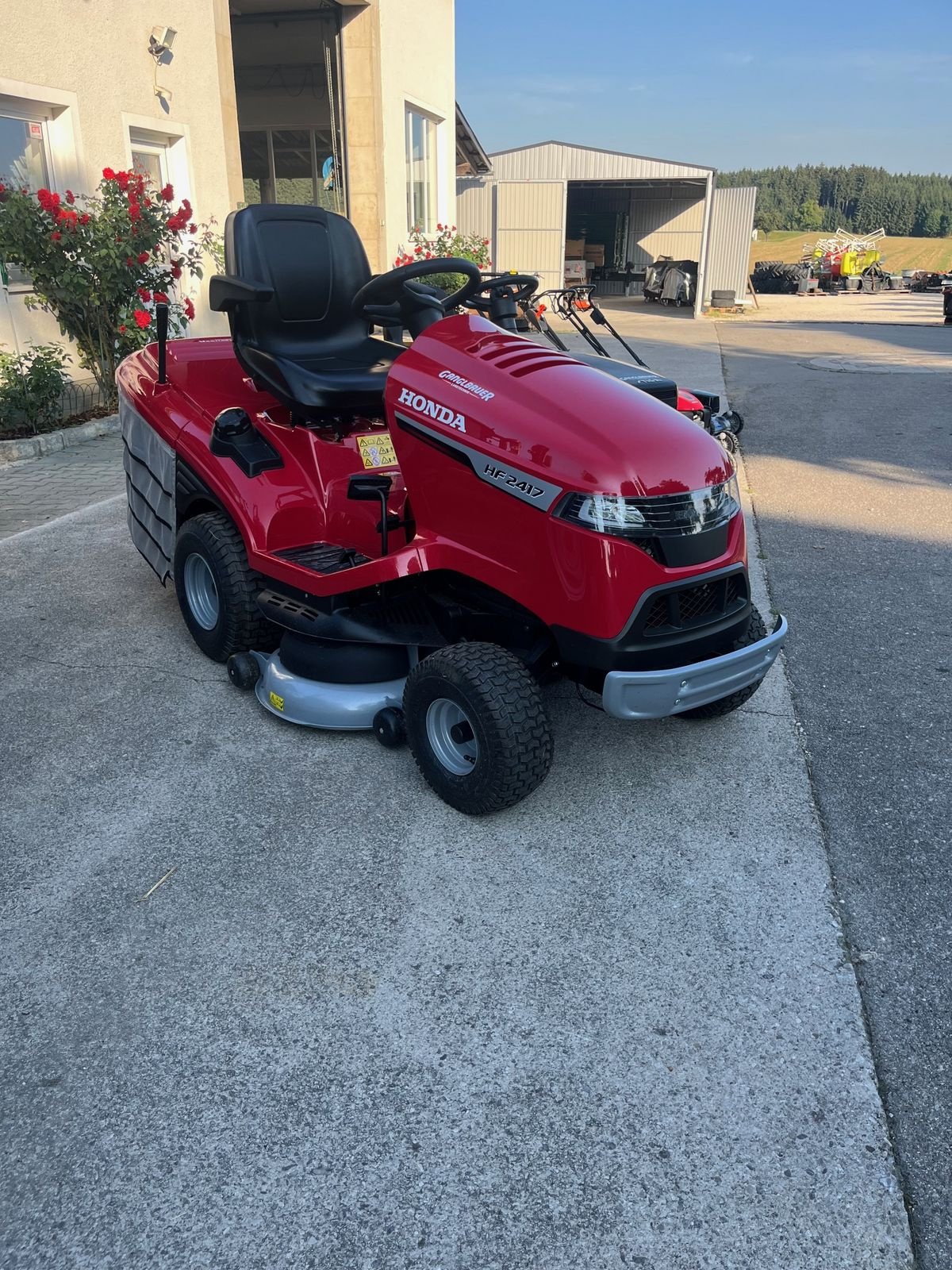 Rasentraktor of the type Honda Honda HF 2625 122cm Mähdeck, Vorführmaschine in Waldneukirchen (Picture 1)
