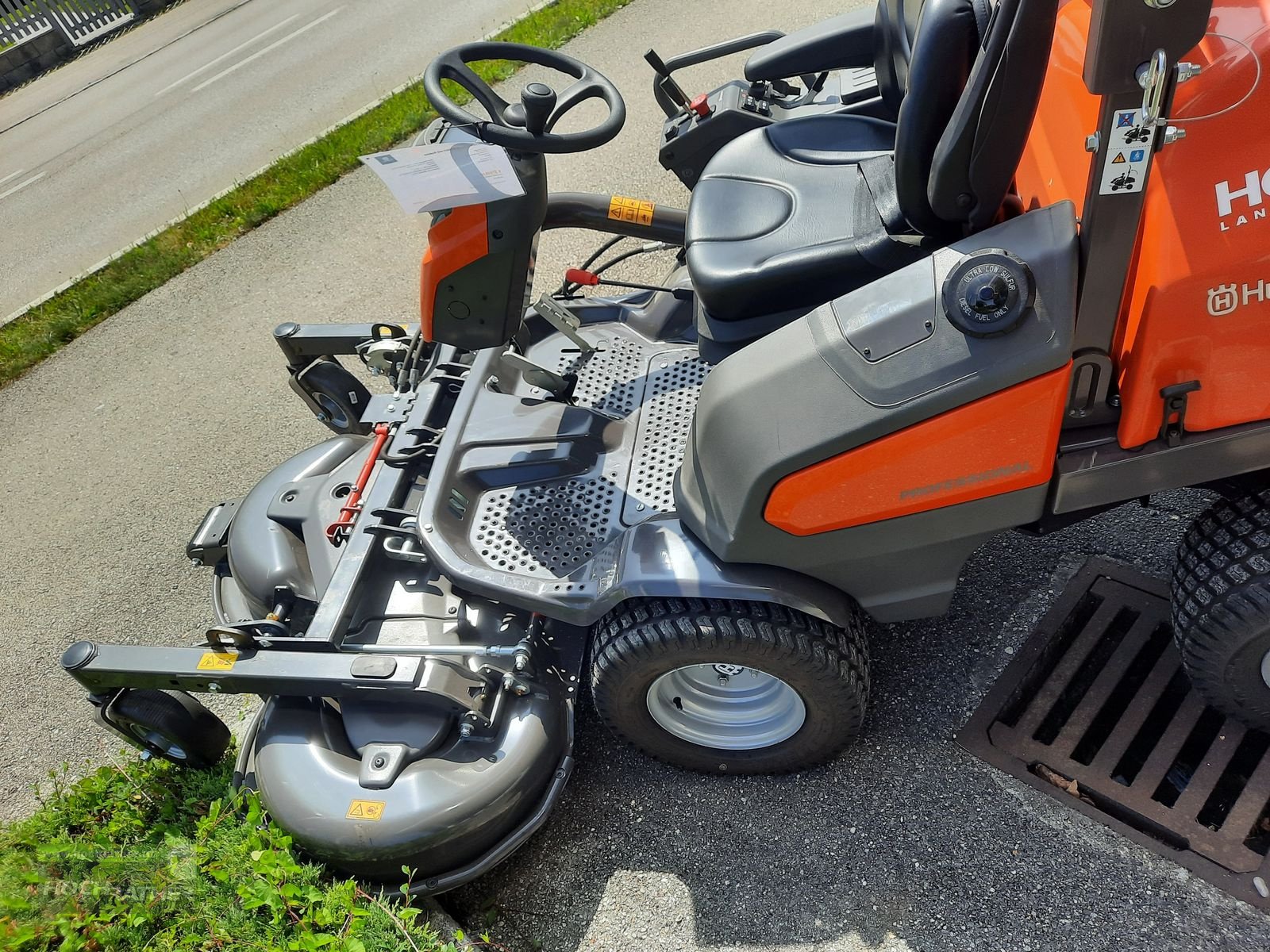 Rasentraktor des Typs Husqvarna 525 dx, Neumaschine in Kronstorf (Bild 5)