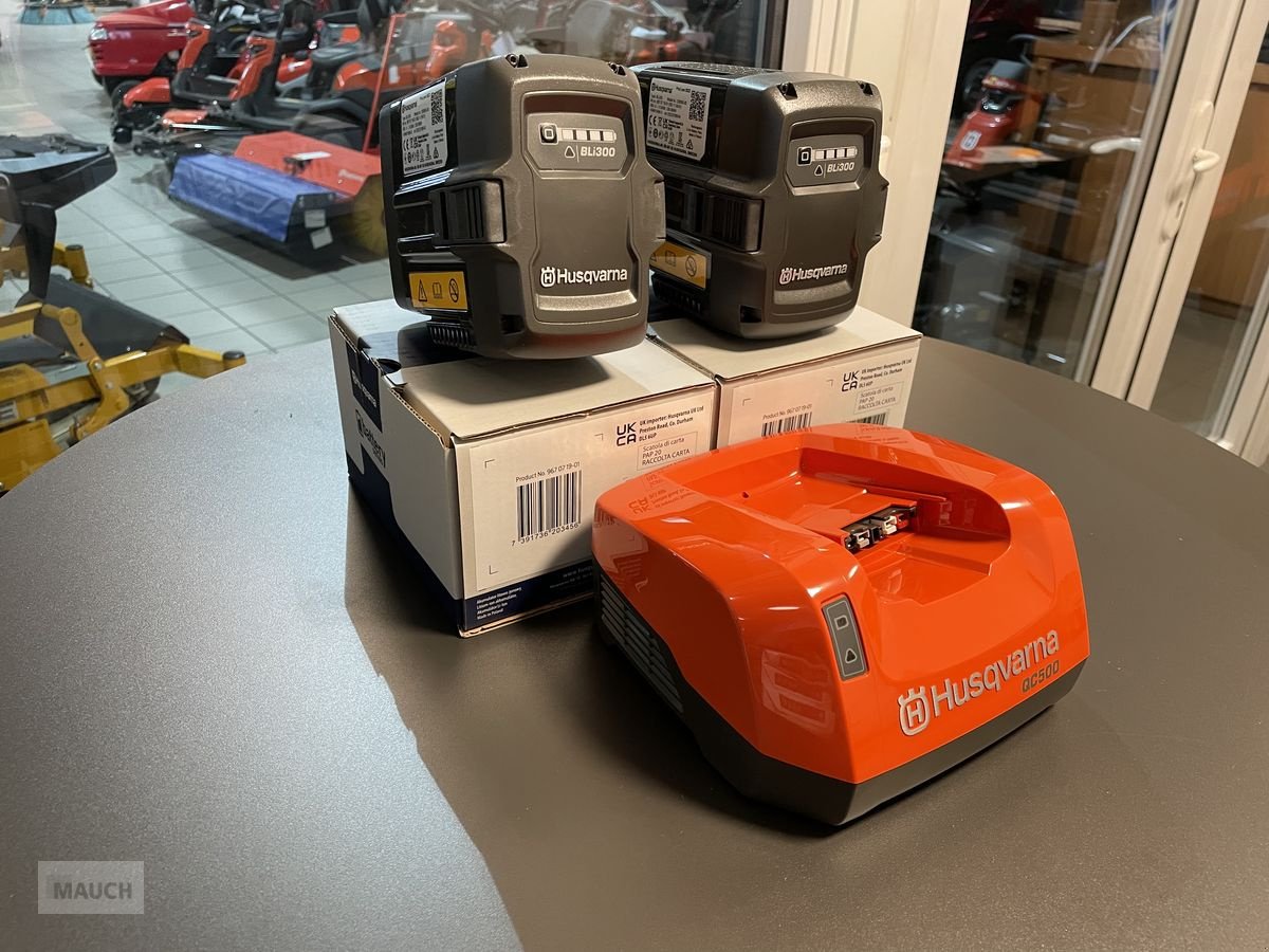 Rasentraktor des Typs Husqvarna Akku Set 2x BLI 300 & QC 500, Neumaschine in Burgkirchen (Bild 4)