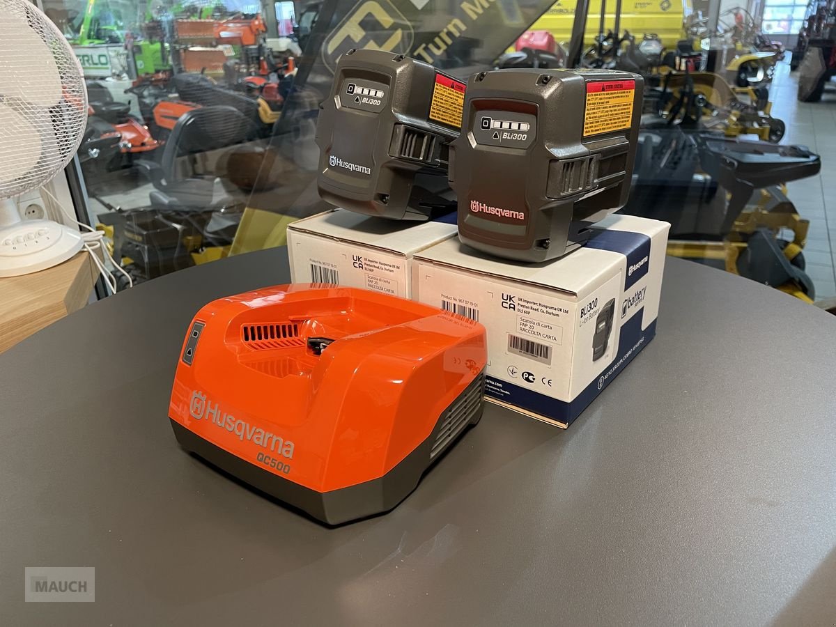 Rasentraktor des Typs Husqvarna Akku Set 2x BLI 300 & QC 500, Neumaschine in Burgkirchen (Bild 5)