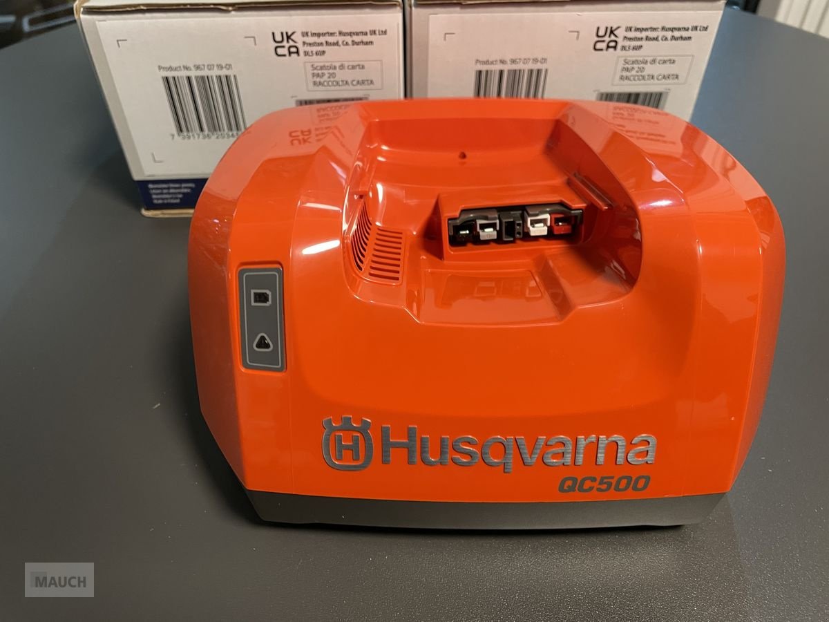 Rasentraktor des Typs Husqvarna Akku Set 2x BLI 300 & QC 500, Neumaschine in Burgkirchen (Bild 8)