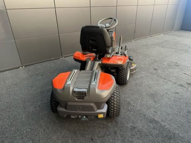 Rasentraktor des Typs Husqvarna Akkurider R200iX AWD mit 103icm Mähdeck, Neumaschine in Tamsweg (Bild 8)