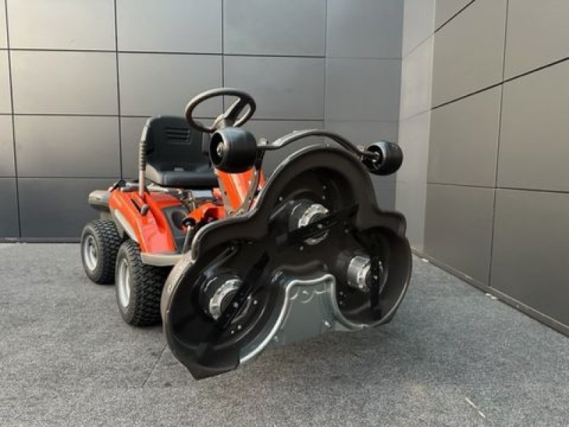 Rasentraktor des Typs Husqvarna Akkurider R200iX AWD mit 103icm Mähdeck, Neumaschine in Tamsweg (Bild 13)