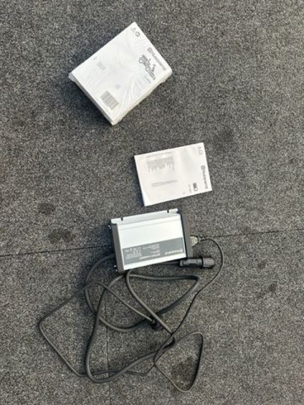 Rasentraktor des Typs Husqvarna Akkurider R200iX AWD mit 103icm Mähdeck, Neumaschine in Tamsweg (Bild 16)