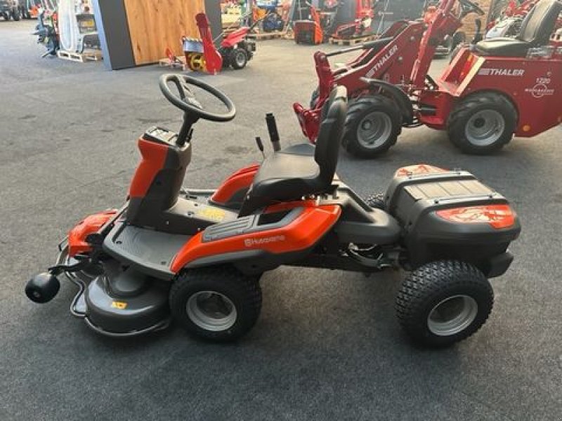 Rasentraktor des Typs Husqvarna Akkurider R200iX AWD mit 103icm Mähdeck, Neumaschine in Tamsweg (Bild 12)