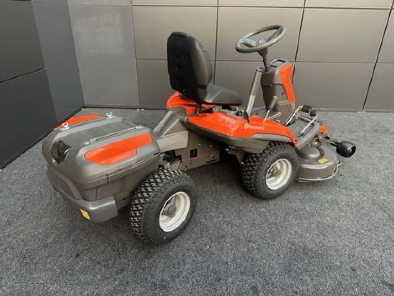 Rasentraktor des Typs Husqvarna Akkurider R200iX AWD mit 103icm Mähdeck, Neumaschine in Tamsweg (Bild 5)