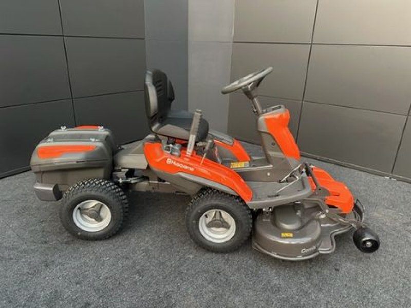 Rasentraktor des Typs Husqvarna Akkurider R200iX AWD mit 103icm Mähdeck, Neumaschine in Tamsweg (Bild 4)