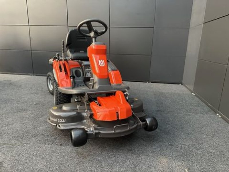 Rasentraktor des Typs Husqvarna Akkurider R200iX AWD mit 103icm Mähdeck, Neumaschine in Tamsweg (Bild 10)