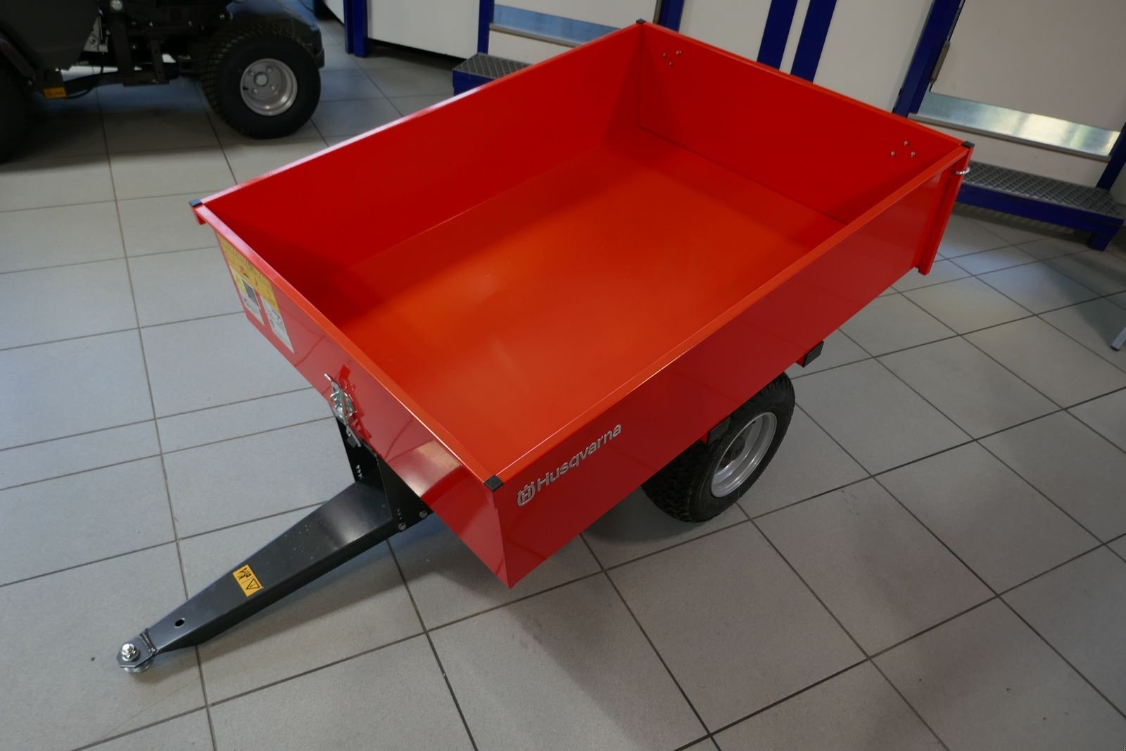 Rasentraktor des Typs Husqvarna Anhänger zum Kippen, Gebrauchtmaschine in Villach (Bild 2)