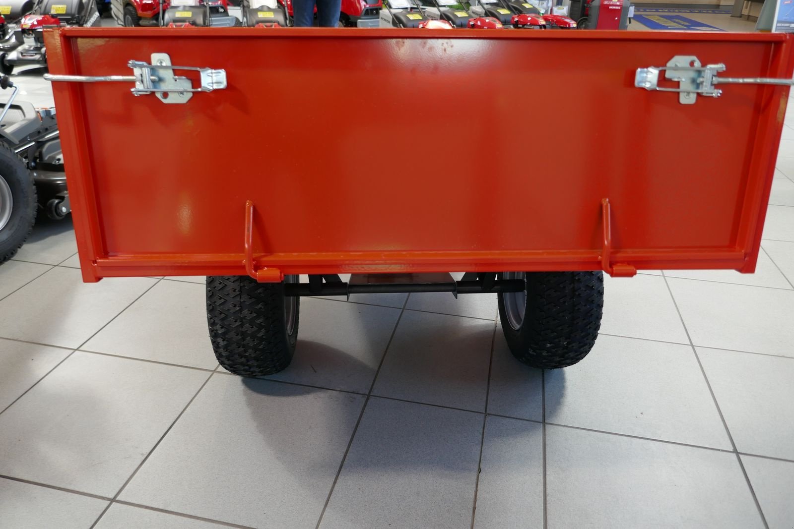 Rasentraktor des Typs Husqvarna Anhänger zum Kippen, Gebrauchtmaschine in Villach (Bild 3)